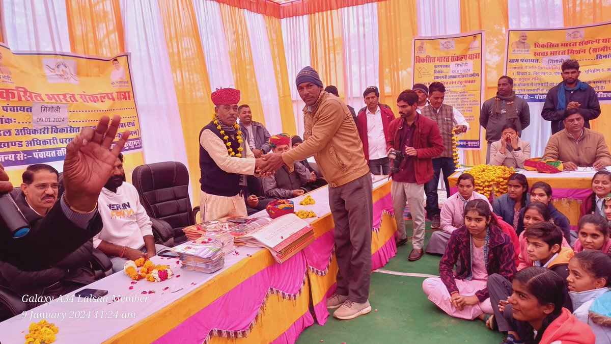 lalsaaTanwar99's tweet photo. ग्राम पंचायत गिंगोली में  "विकसित भारत संकल्प यात्रा" कार्यक्रम के तहत क्षेत्रवासियों को प्रधानमंत्री श्री @narendramodi की गारंटियों से अवगत करवाया। वहीं इस मौके पर भारी संख्या में आमजन की उपस्थिति भाजपा सरकार के प्रति जनता के सकारात्मक रवैये का प्रमाण है!!
@BJP4Rajasthan https://t.co/HMuzS637A0
