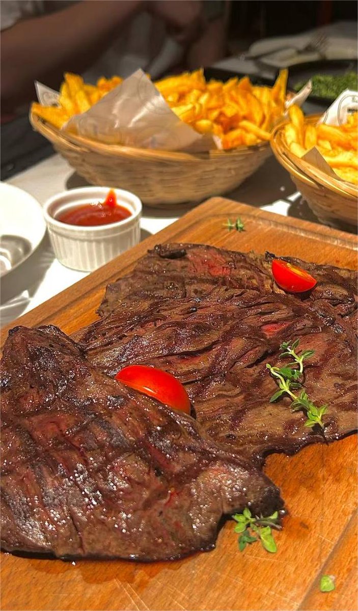 SelenaDavis6587's tweet photo. Today, I will experience French food with my clients https://t.co/BXXl5RHWCO