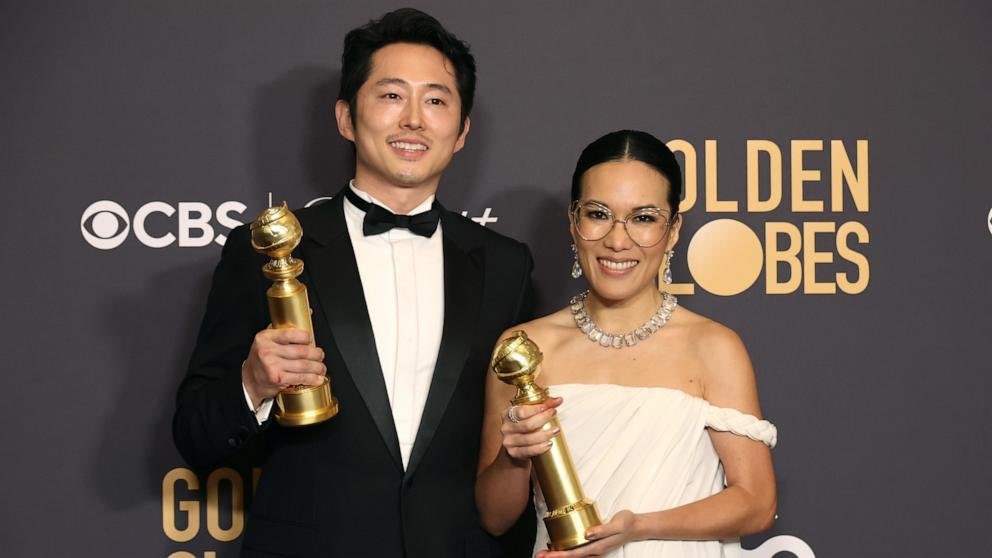 Aaron150688's tweet image. Congratulations for Steven Yuen and Ali Wong won the Golden Globes Awards!