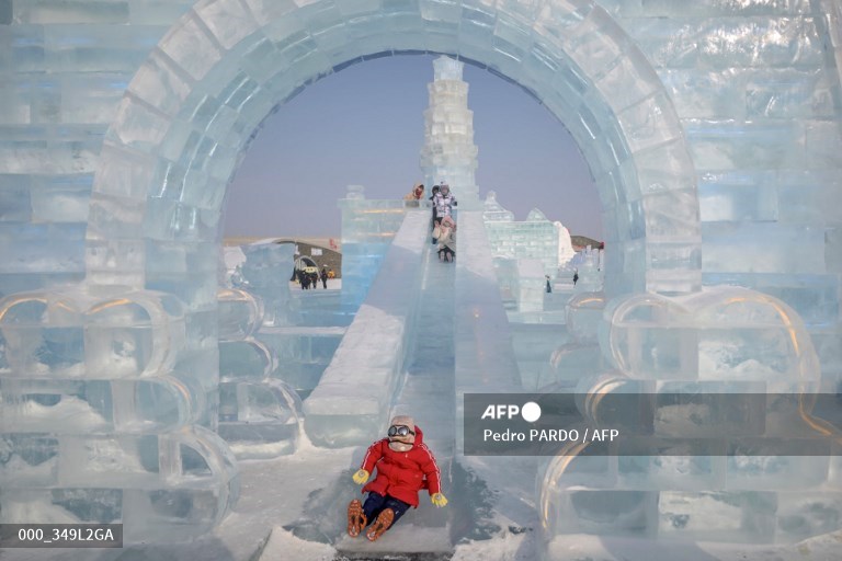 #AFP photographer @PPardo1 captures scenes during the Harbin ice festival in China.