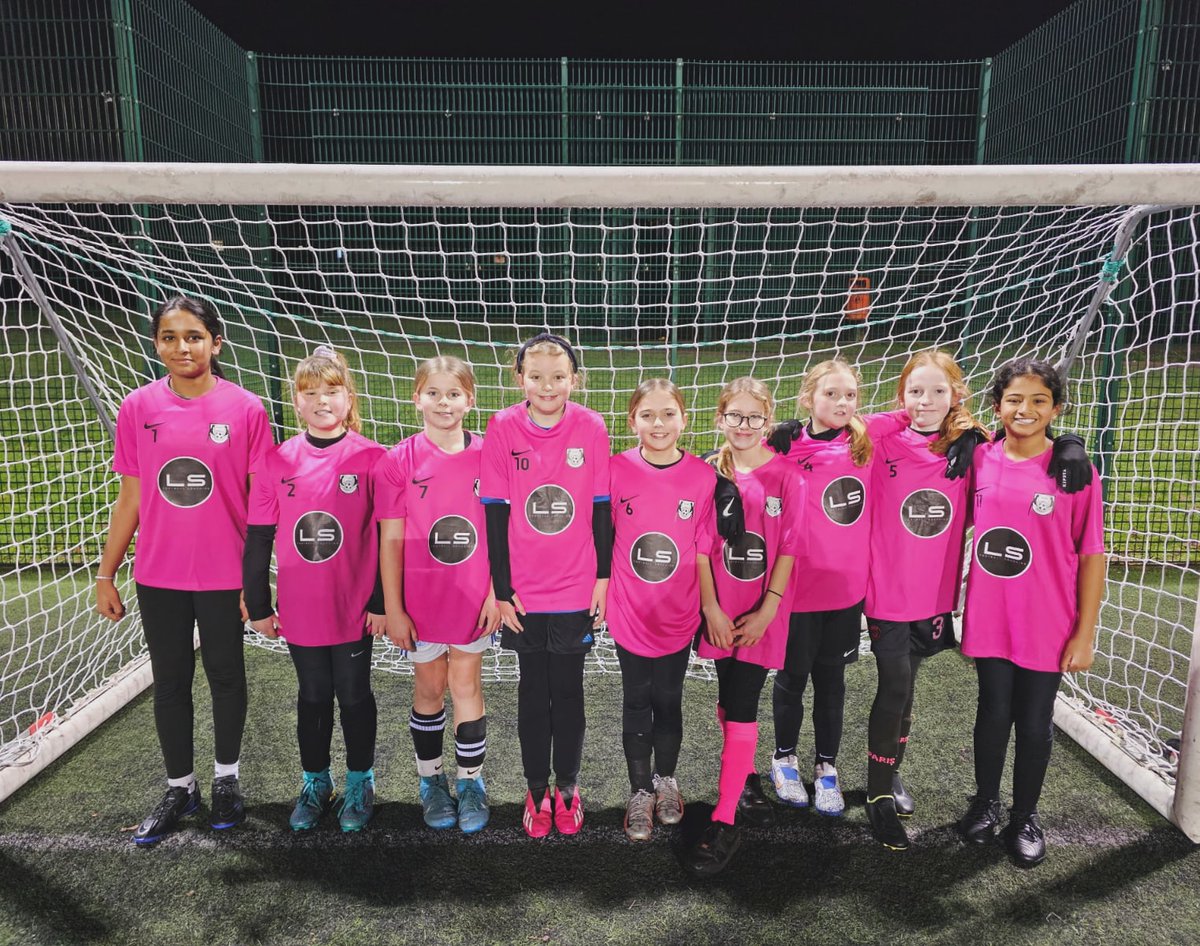 Pryor_Prints's tweet photo. Thurmaston Magpies Storm U11 Girls Team! Pleasure printing your kit ladies. My 1st girls team 🩷 https://t.co/LDm1vrFro8