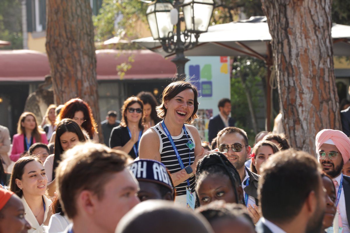 Y4Cofficial's tweet photo. Kickstart the New Year with inspiring proposals! 🌟 Sign up to express interest in the new #Youth4Climate Call for Solutions. Here✍️: https://t.co/qWGgLoXuXw. Get ready to see your innovative ideas come to life! 💡🌍 https://t.co/zXritApS6u