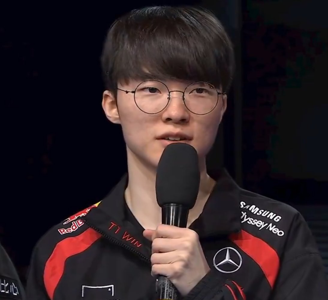 우리혁 유니폼 깃에만 T1WIN 써있네 
이 버젼으로 팔아줘 제발