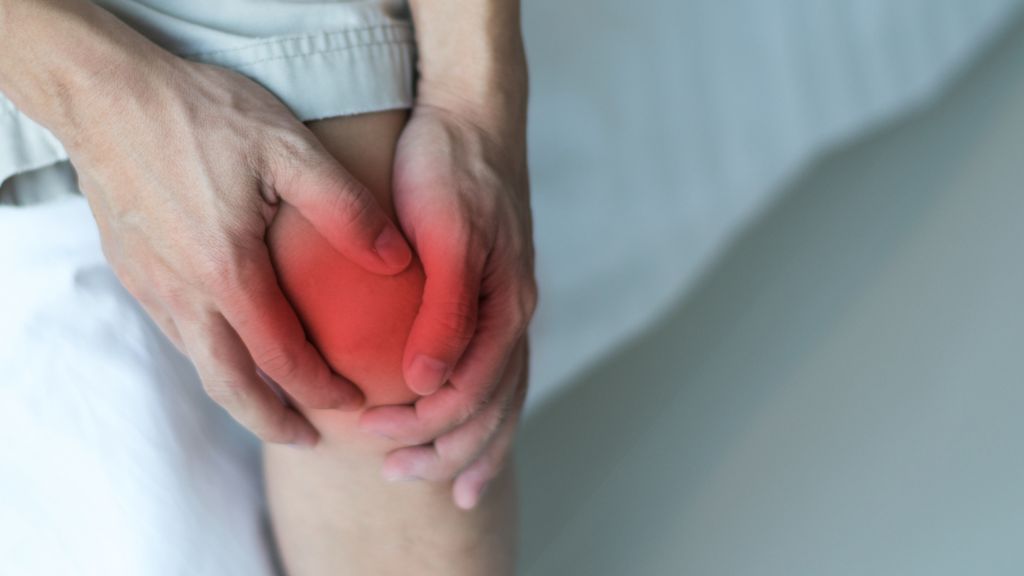 🦵 ¿Por qué pueden pasar 24 horas hasta que empieza a doler una rotura de menisco?

Nos lo explica <a href="/drbernaldez/">Dr.Pedro Bernáldez</a>, especialista en traumatología deportiva y cirugía ortopédica y director de <a href="/SportMeSevilla/">Traumatología Deportiva SPORTMe @DrBernaldez</a>

📻 @LaTardeMarilo

Escúchalo aquí 👇
🌐 csur.red/CsAT50Qp5b7