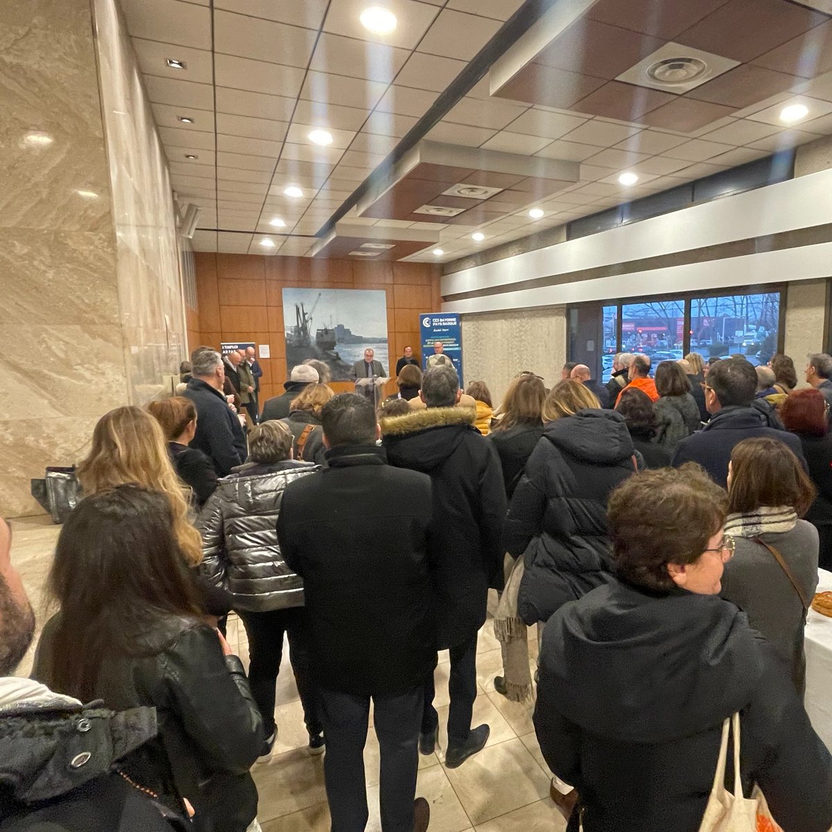 shokola's tweet photo. ✨ Ce matin nous étions à la @CCIBayonnePB pour le petit déjeuner de la nouvelle année de la @CPME64 ! ❄
👉 Bonne journée à tous !
#reseauentreprise  #pme #Agenceshokola #meilleursvoeux #annee2024 https://t.co/Ixm2BhrxZM