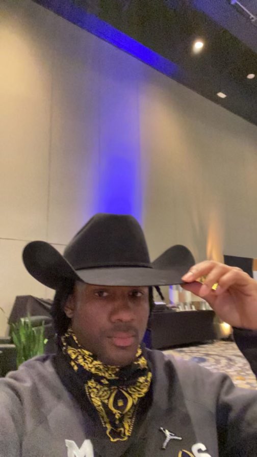 JehuChessonSR's tweet photo. Rode into TX &amp; got that Natty. Congrats to @UMichFootball &amp; Dale Chesson. National Champs, Rose Bowl Champs, Big 10 Champs. 🙏🏿🙌🙏🏿 https://t.co/bH4HRQBxej