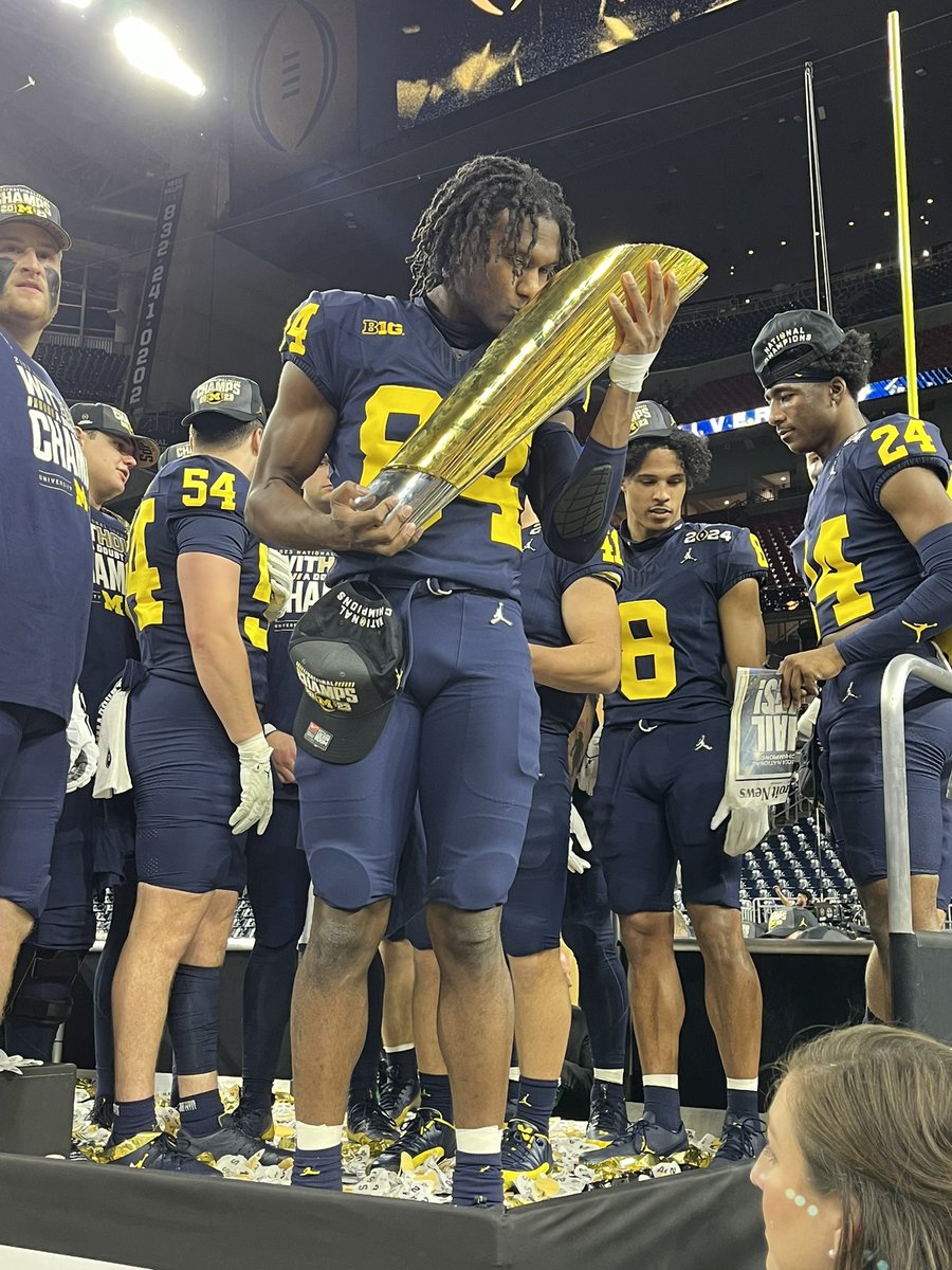 JehuChessonSR's tweet photo. Rode into TX &amp; got that Natty. Congrats to @UMichFootball &amp; Dale Chesson. National Champs, Rose Bowl Champs, Big 10 Champs. 🙏🏿🙌🙏🏿 https://t.co/bH4HRQBxej