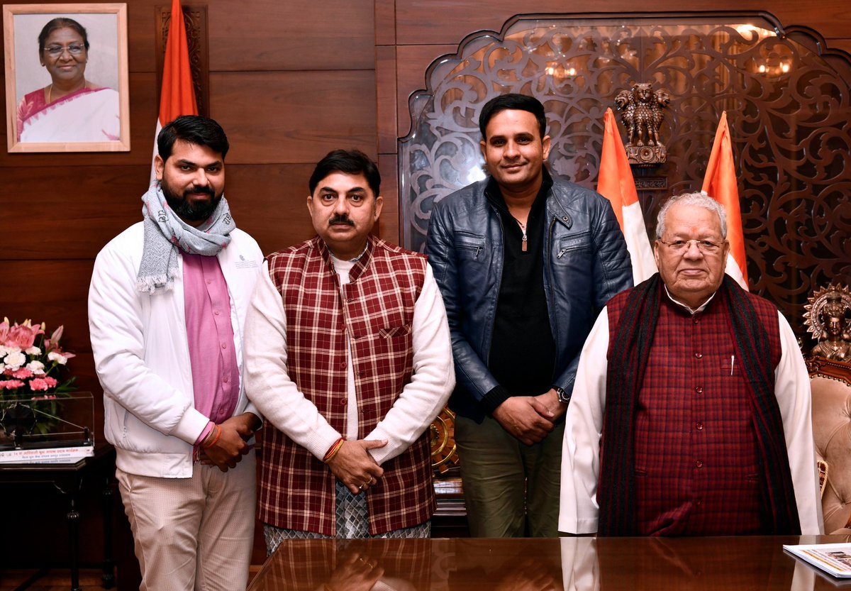 snsinghbjp's tweet photo. भारतीय जनता पार्टी के वरिष्ठ नेता ,पूर्व केंद्रीय मंत्री भारत सरकार वर्तमान में राजस्थान के राज्यपाल आदरणीय कलराज मिश्रा जी का जयपुर राजभवन में आशीर्वाद प्राप्त करते हुए।@KalrajMishra @RajGovOfficial @ParthVivek @BJP4Rajasthan @BJP4India https://t.co/tUTMBmwWDG