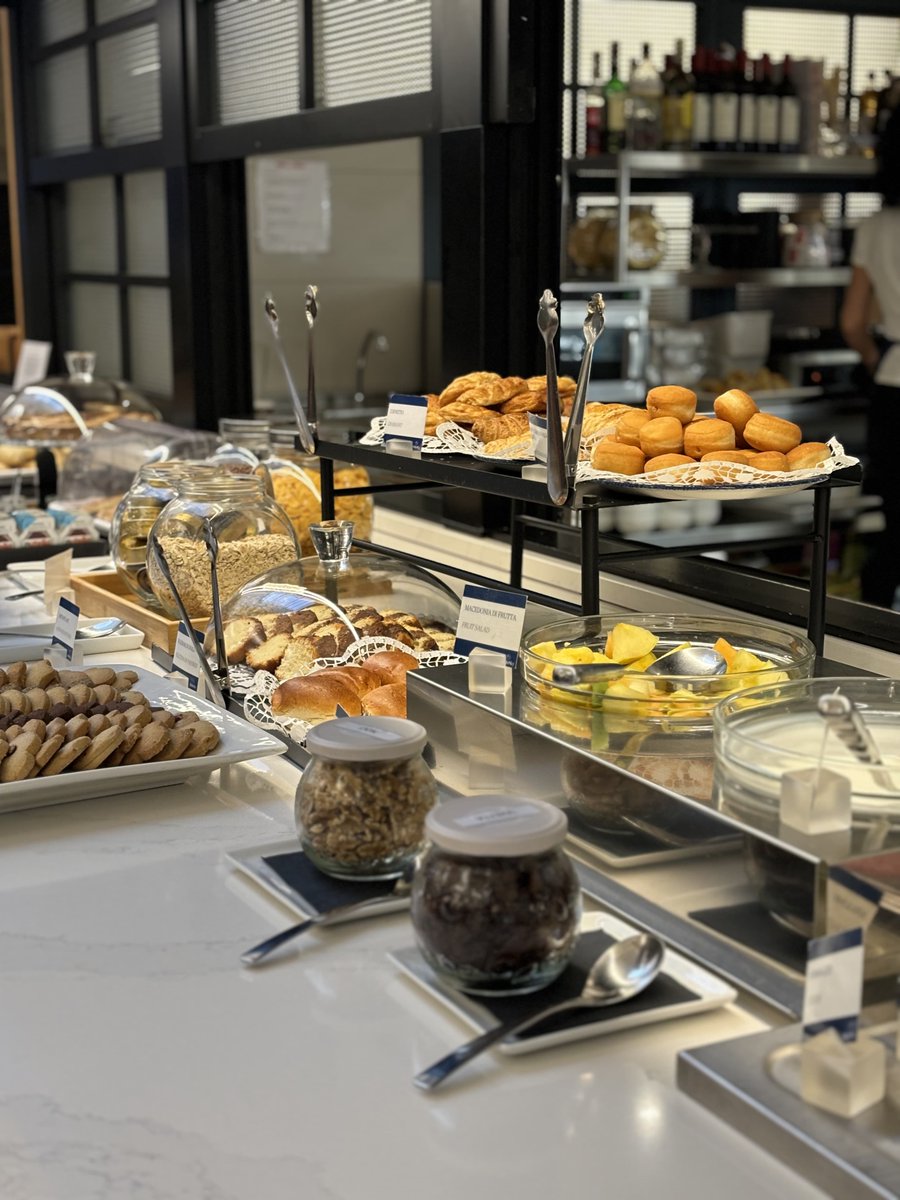 MilanBergamoBGY's tweet photo. Un po' di relax nella #HelloSky Lounge prima della partenza ✈️ https://t.co/Jslwt2RgD8