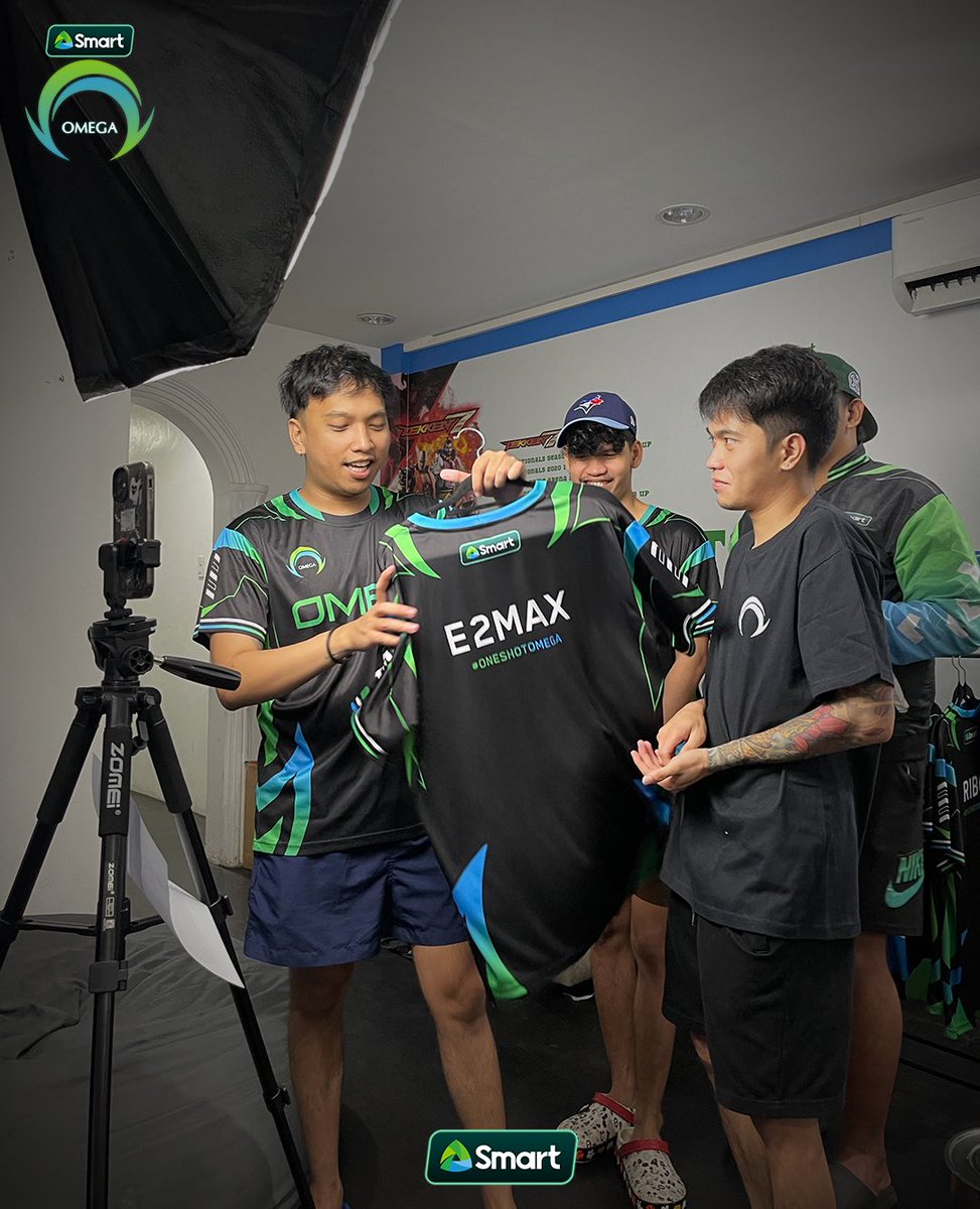 OmegaEsportsPH's tweet photo. Side hustle muna ang Barangay Omega sa TikTok live kahapon. π«£
Pβwedeng pβwede pa kayong makabili ng aming Smart Omega Merch, ka-barangay! π
#OneShotOmega #PowerOfSmart #LiveMoreToday #OMGMLBB #SmartOMG https://t.co/HSRsWSwzlO