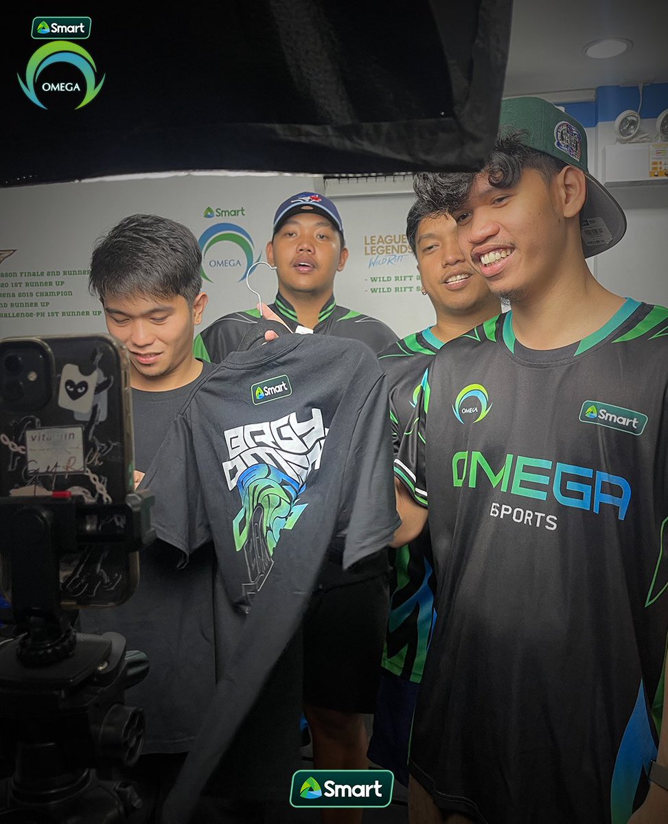 OmegaEsportsPH's tweet photo. Side hustle muna ang Barangay Omega sa TikTok live kahapon. π«£
Pβwedeng pβwede pa kayong makabili ng aming Smart Omega Merch, ka-barangay! π
#OneShotOmega #PowerOfSmart #LiveMoreToday #OMGMLBB #SmartOMG https://t.co/HSRsWSwzlO