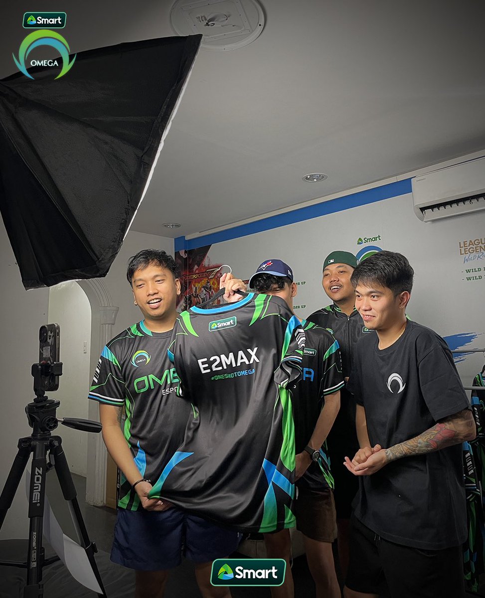 OmegaEsportsPH's tweet photo. Side hustle muna ang Barangay Omega sa TikTok live kahapon. π«£
Pβwedeng pβwede pa kayong makabili ng aming Smart Omega Merch, ka-barangay! π
#OneShotOmega #PowerOfSmart #LiveMoreToday #OMGMLBB #SmartOMG https://t.co/HSRsWSwzlO