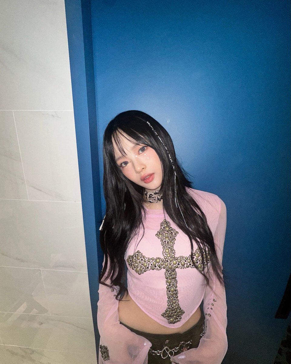 newjeansroom's tweet photo. 땨........... https://t.co/PkHninhZsh
