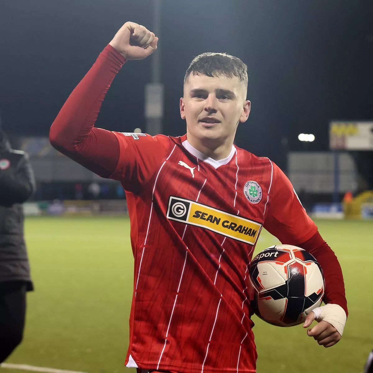 NIFL_TC's tweet photo. EXCLUSIVE💥
Cliftonville’s Ronan Hale is wanted by 6 English league clubs. The striker could see a move out of solitude this January 🔴✈️ https://t.co/pHEjZAQPlY