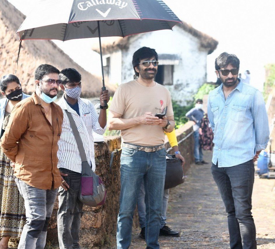 RussianFanRT's tweet photo. #3YearsForBlockBusterKrack #RaviTeja ❤❤❤ https://t.co/FnAXG1L23P