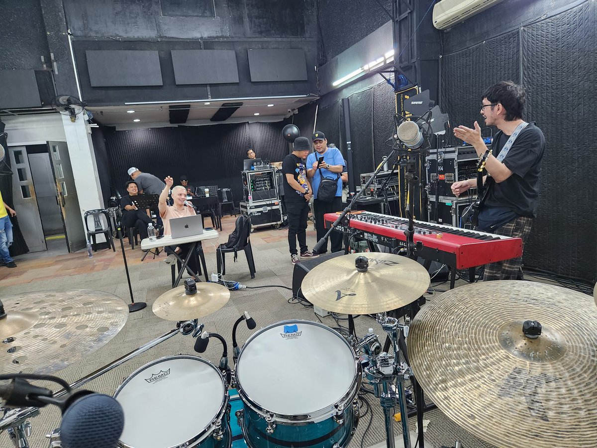 SMNINewsblast's tweet photo. Mga batang 90s, anong kanta ang gusto ninyong marinig nang live mula sa Rivermaya?
Gaganapin ang pinakaaabangang #RivermayaTheReunion concert ngayong Pebrero 17 sa SMDC Festival Grounds.
#OPM #Pinoyband
#alternativerock
📷 Rivermaya https://t.co/xARV2QokrS