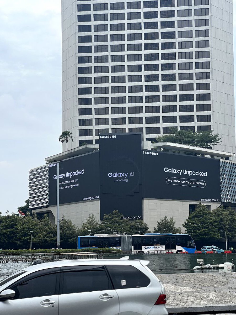 ahhbachot's tweet photo. @samsungID Sumpahh Epic 3D ini kan mksdnya, kali liat di bunderan HI. Penasaran banget sama kecanggihan AI dari @samsungID
#SamsungUnpacked #FirstGalaxyAI https://t.co/4eGwev7jQK