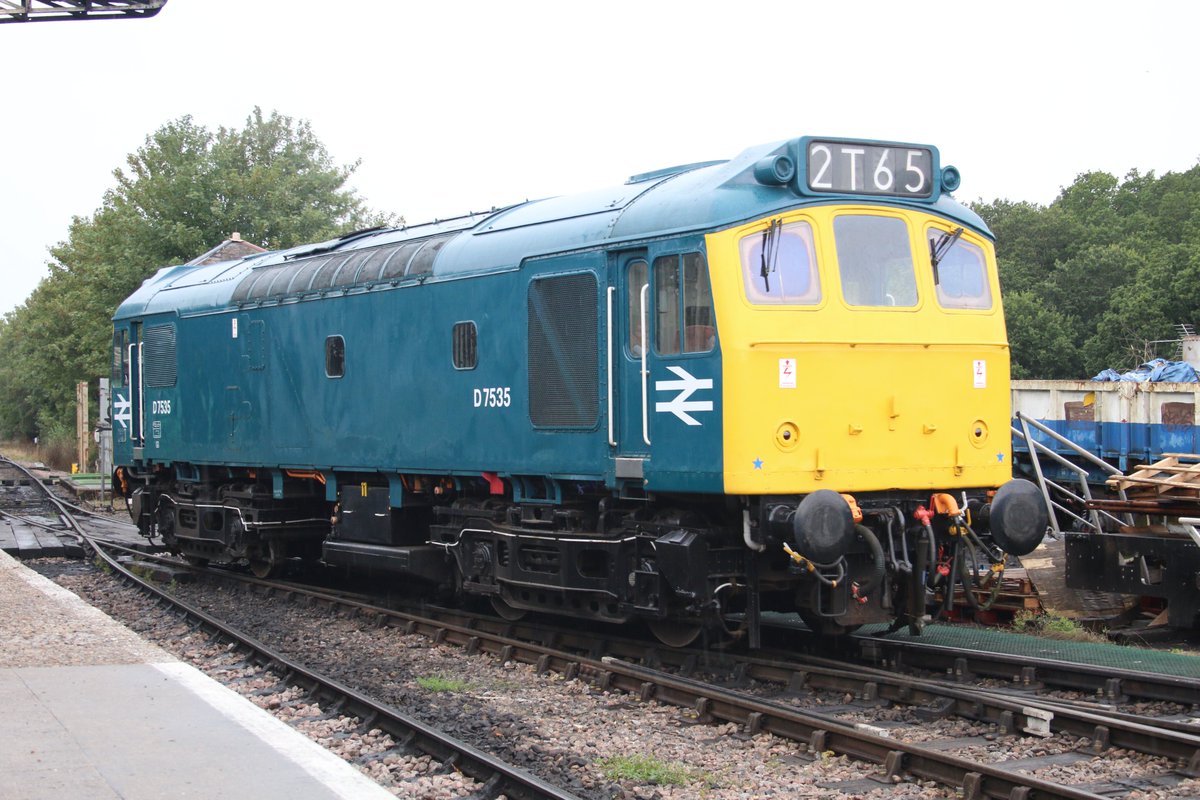 Class 25 D7535 (25185) at Tunbridge Wells at the Spa Valley Railway Summer Diesel Gala. #Class25 @SpaVRofficial