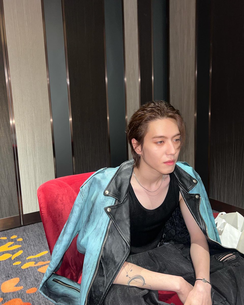 peploi's tweet photo. #gotoon Cover #ยูคยอมไอคอนสยามหล่อสร้างเรื่อง
yug : ฉันผิดเองที่หล่อเกินห้ามจาย~
_
#yugtyeom #got7dollpeploi
#yugyeom @yugyeom https://t.co/yKlpsvTMAo