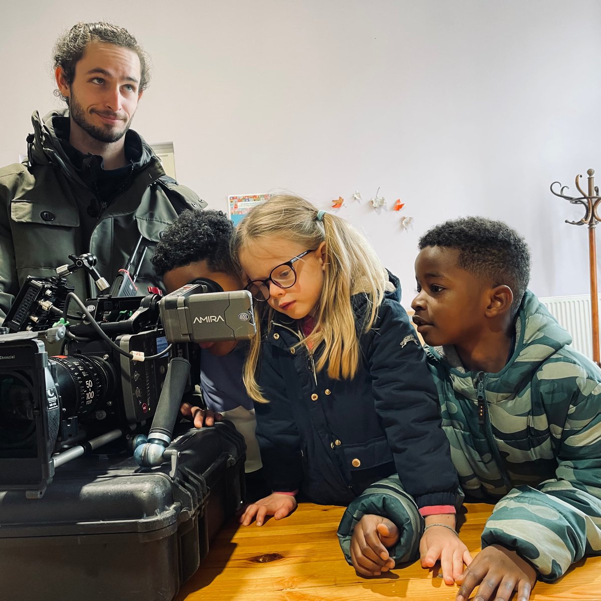 🎬​Découvrez les 15 scénarios en compétition pour la 7ème saison d’"ACTION ENFANCE fait son cinéma" qui seront réalisés et tournés en février prochain dans nos 15 Villages d’Enfants et d’Adolescents ! 🤗​
👉​aefaitsoncinema.org/les-15-scenari…
#AEfaitsoncinéma
