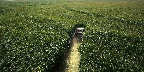 HabisNontonFilm's tweet photo. Christopher Nolan nanem jagung di lahan seluas 500 Acre / 200 Hektar, buat scene ladang jagung di INTERSTELLAR (2014).

Abis syuting, jagungnya dipanen dan terjual sekitar USD 162.000 (Rp1,8 Miliar) waktu itu. Mayan ya... https://t.co/uVzl0rc1hw