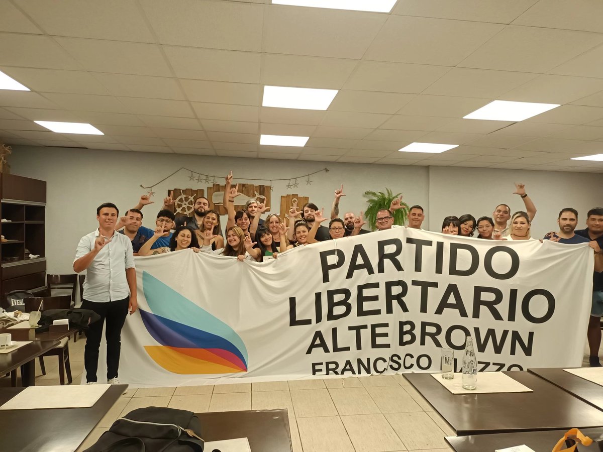 mazzo_francisco's tweet photo. Parte del equipo del Partido Libertario Almirante Brown preparado para defender y sostener las ideas de la Libertad!

@LibertariosBA @BGalleni @Gazzottilucas @SarkiGarcia @blancolucianoo https://t.co/Hfzjr2oPOw
