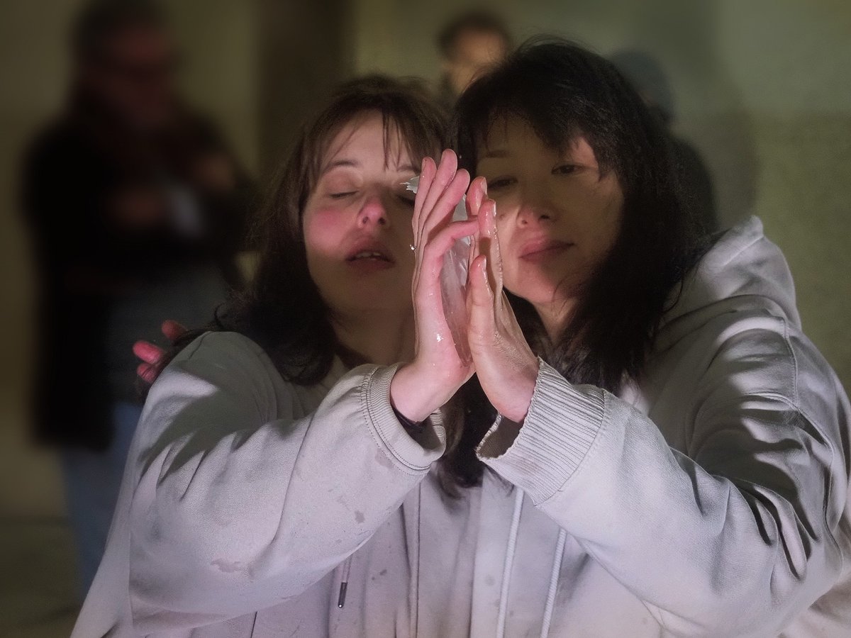 AisCultural's tweet photo. 📷Fotografías de @XXOGCHAO no 1º evento de #BODYTALKS
Mostra de arte performático onde a linguaxe ven dada polos movementos do corpo, conducida por Javier Trigales🩰
🤍A creadora @HelenaSalgueir en estado puro durante a súa performance na @FundLuisSeoane
@DACCultura https://t.co/LbOhhkcWu7
