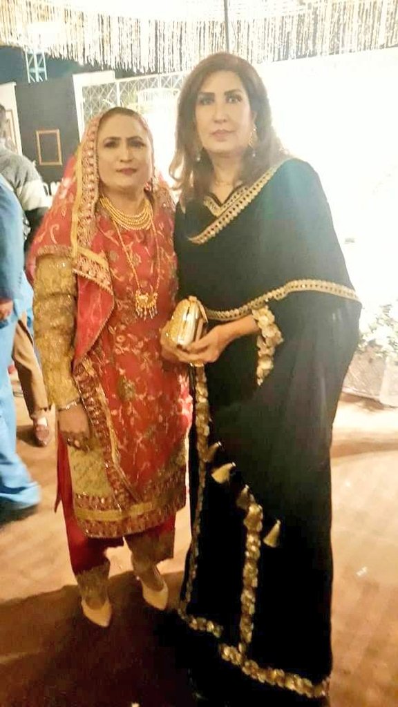 KiranFatima55's tweet photo. Happy Birthday @SyedaShehlaRaza baji may Allah bless you with good health and long life 🎂❤️ https://t.co/ry5YXiFtXf