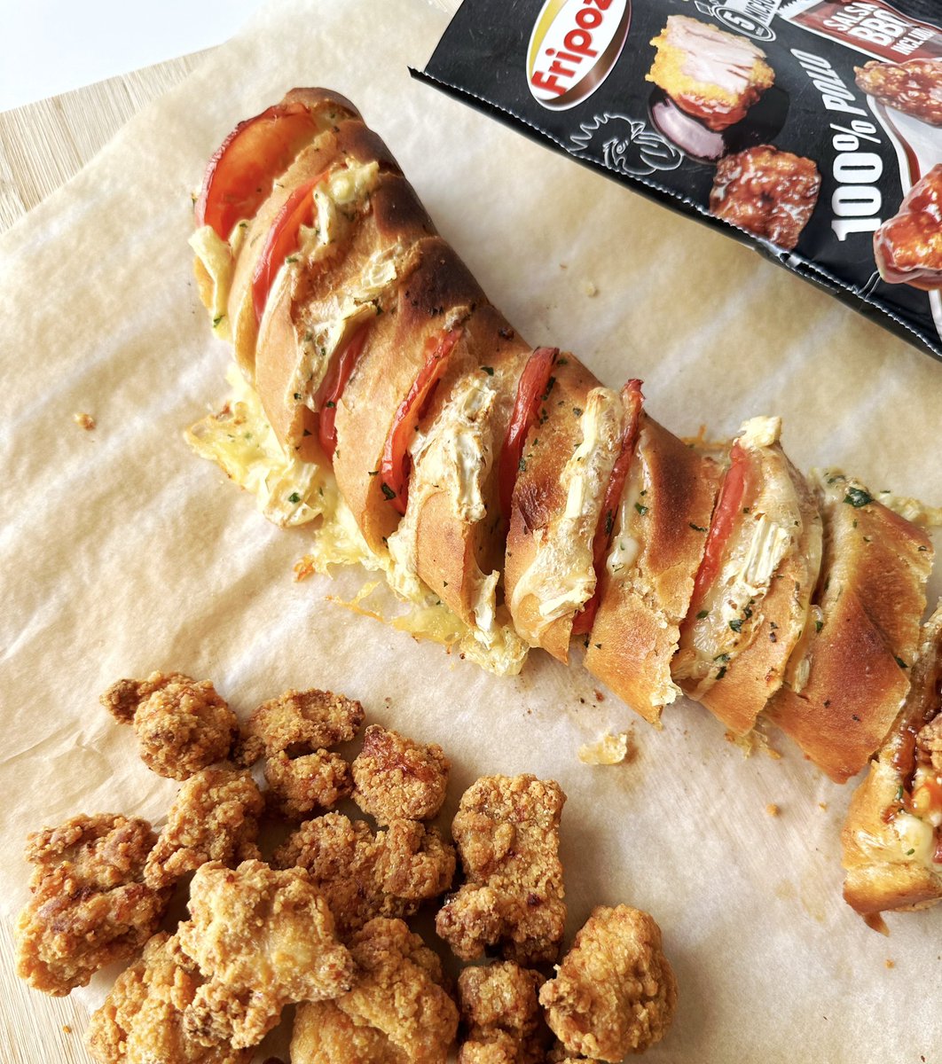 fripozo's tweet photo. Existe el bocadillo-tosta y se prepara así. 
🥖Ingredientes: Bbq bites, mantequilla, perejil, pan, tomate y queso brie.

No quedará ni un trozo cuando lo pongas en la mesa🙌 #Fripozo https://t.co/xJWwva9ku2