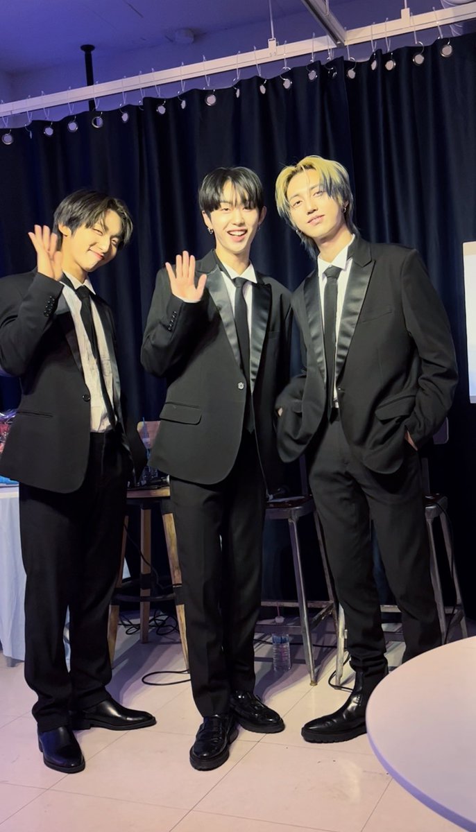 SugarYEESPLEASE's tweet photo. 레전드 데이🤵🏻

#몬트 #MONT #나라찬 #NARACHAN
#빛새온 #BITSAEON #로다 #RODA https://t.co/UTWoP1tRKT