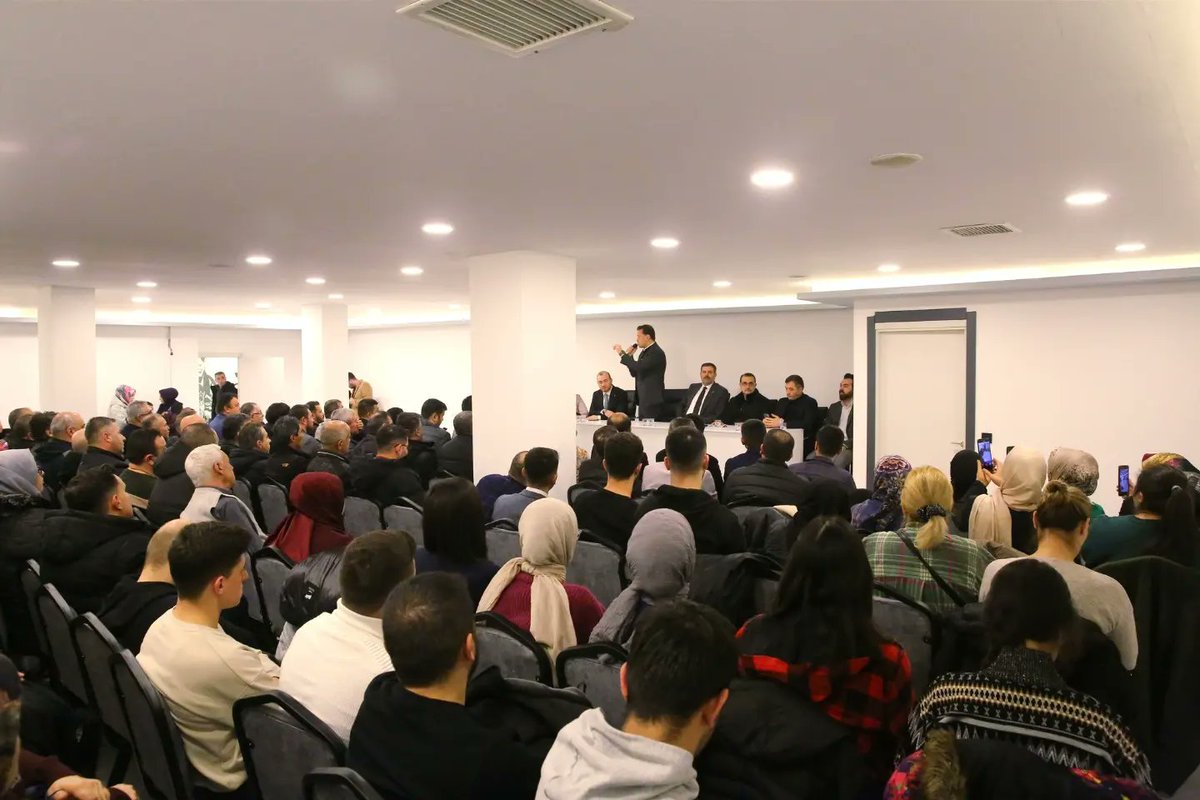 SuleymannREYHAN's tweet photo. Seçim Koordinasyon Merkezimizde Eskişehir Büyükşehir Belediye Başkan Aday'ımız Nebi Hatipoğlu ve Milletvekilimiz Fatih Dönmez ile mahalle başkanlarımızla bir araya gelerek yerel seçimlere yönelik istişare toplantımızı gerçekleştirdik. 

#HazırızKararlıyız https://t.co/ZoQRjJZqUi