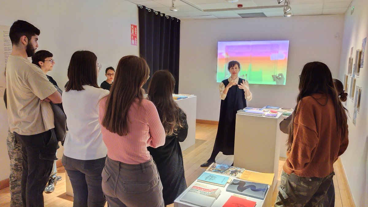 Recuperem unes imatges de la sortida de l'alumnat 2n de Gràfica Publicitària al <a href="/scantarragona/">SCAN Tarragona</a>  dins el mòdul de Llenguatge audiovisual.
L'exposició 'Photobooks SCAN, This Story Will Never Get Finished' es podrà visitar fins el 18 de febrer al <a href="/mamtarragona/">MAMT</a> 
📸 <a href="/SergiGrau/">sergi grau</a>