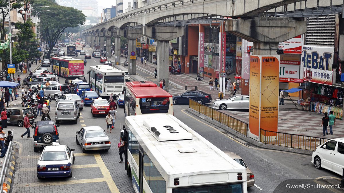 NewsBFM's tweet photo. 1. Putrajaya will soon penalise those who misuse bus lanes in Kuala Lumpur.

Transport Minister Anthony Loke said this is to increase public transport ridership.

"People prefer not to take buses as they will be stuck in traffic jams so the frequency is unpredictable," he said. https://t.co/hBxnjIKnNt