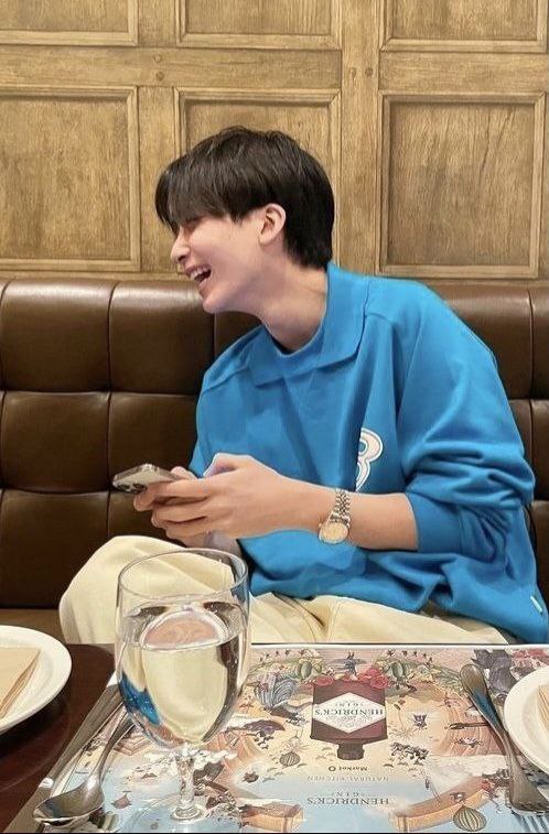 caratstalk's tweet photo. Jeonghan kalo ditanya camer, "masnya kerja apa??" Doi jawabnya gini, "ngerjain orang." ㅋㅋㅋ [17s] https://t.co/KkDAp8yIwW
