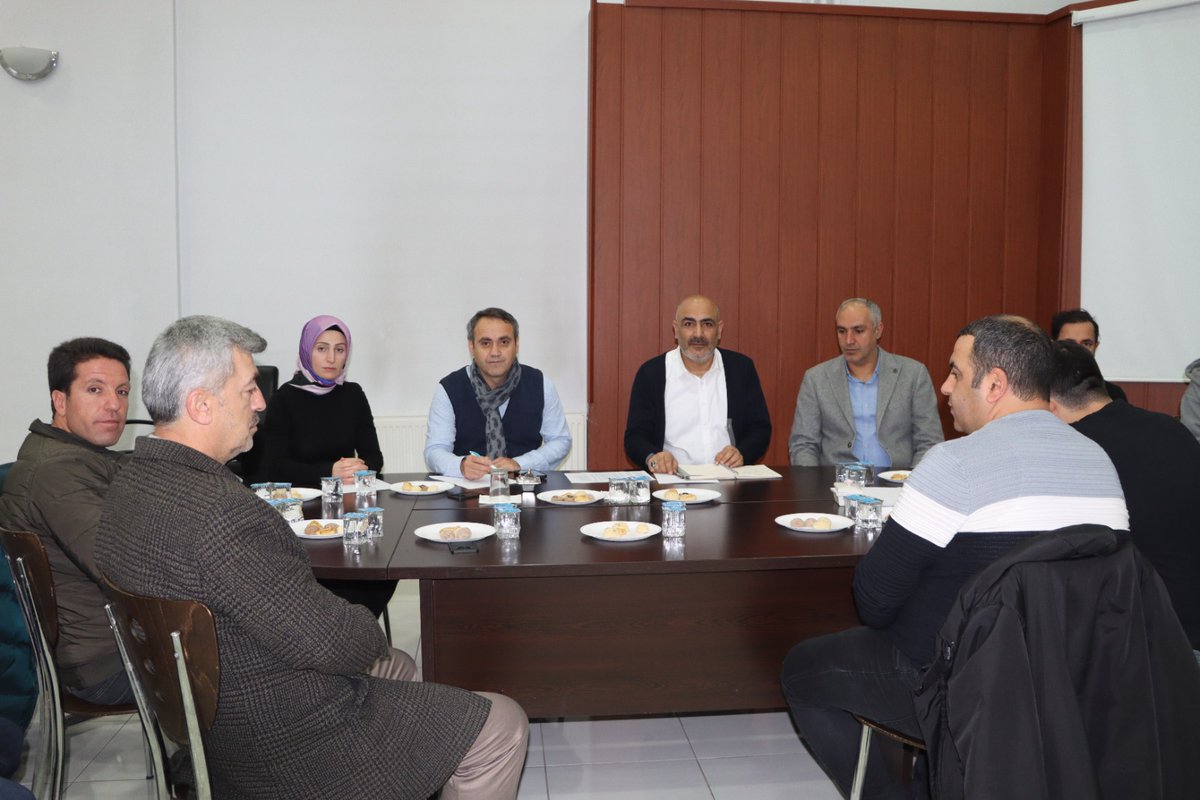 bingolashm12's tweet photo. İl Müdürümüz Abdulbari AKSOY ve İl Müdür Yardımcımız Orhan VARAN, Bingöl Çocuk Evleri Sitesi Müdürlüğümüzde görev yapan grup sorumluları ile kurum iş ve işlemleriyle ilgili toplantı düzenlediler.
@tcailesosyal @Abdulbariaksoy @orhanvaran12 https://t.co/jFVHDD79Xz