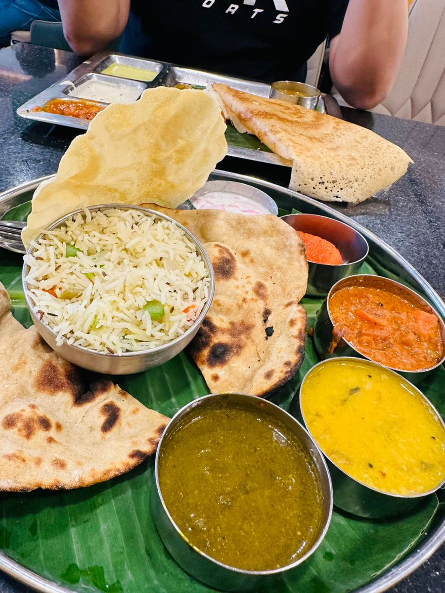 Saravana Bhavan ❤️
#Vegetarian #TTDI