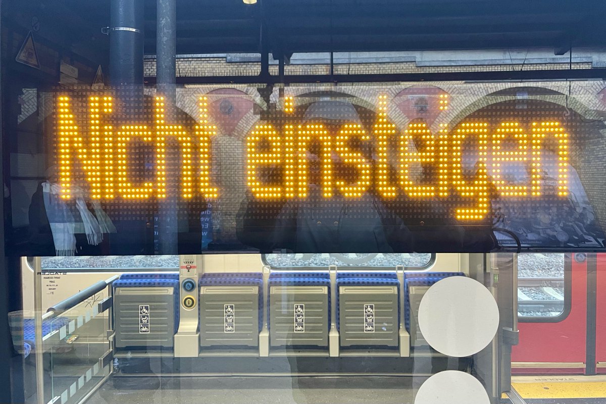 ciar_nfahey's tweet photo. Berlin’s S-Bahn drivers are going on strike from Wednesday but the service is so bad anyway it won’t make much difference. 

#SBahn #Berlin #Streik https://t.co/kMsPy0jHf9
