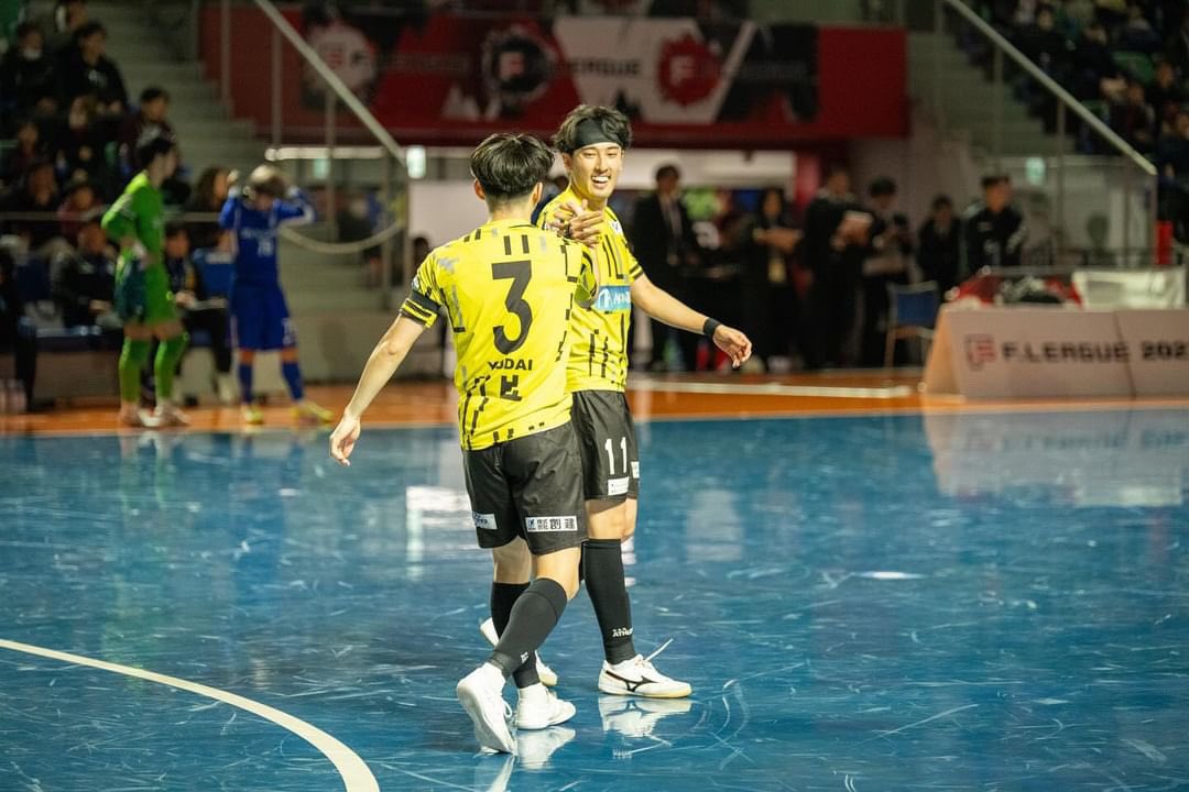 yd01271's tweet photo. いやー次の試合アツいな。
この試合を選手として迎えられる事を誇りに思う。
個人的には最初で最後の経験になる。
次の試合で全て決まる。
チケットも完売。
もう私ワクワク止まりません。
皆んなでやるだけ！

そんな感じで皆さん今日も仕事お疲れ様でした！👏
仕事にフットサルもラスト。やるだけ！ https://t.co/dLq54EV7Pv