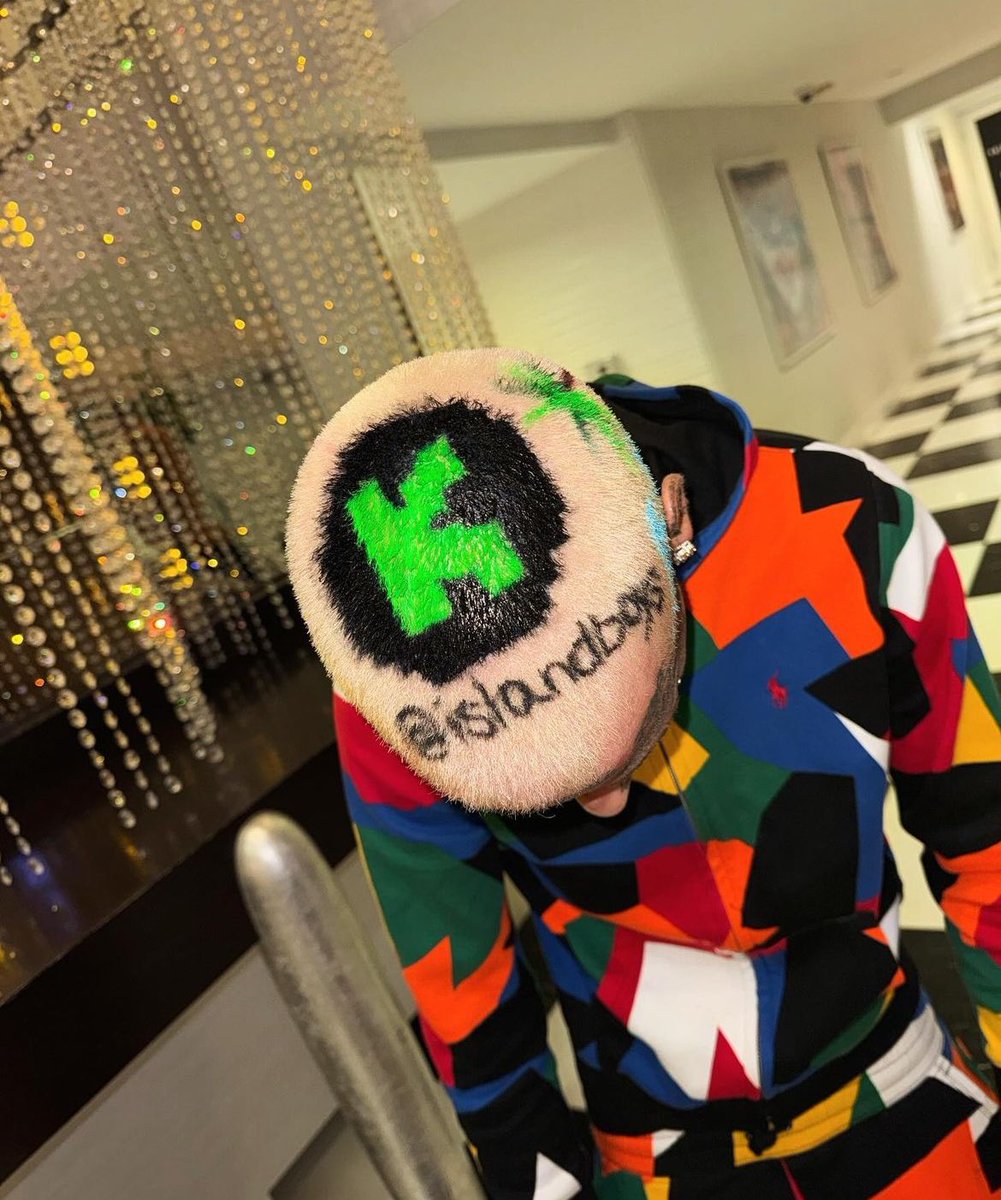 nerd_martins's tweet image. Island Boys out here being human billboards. 💀😂