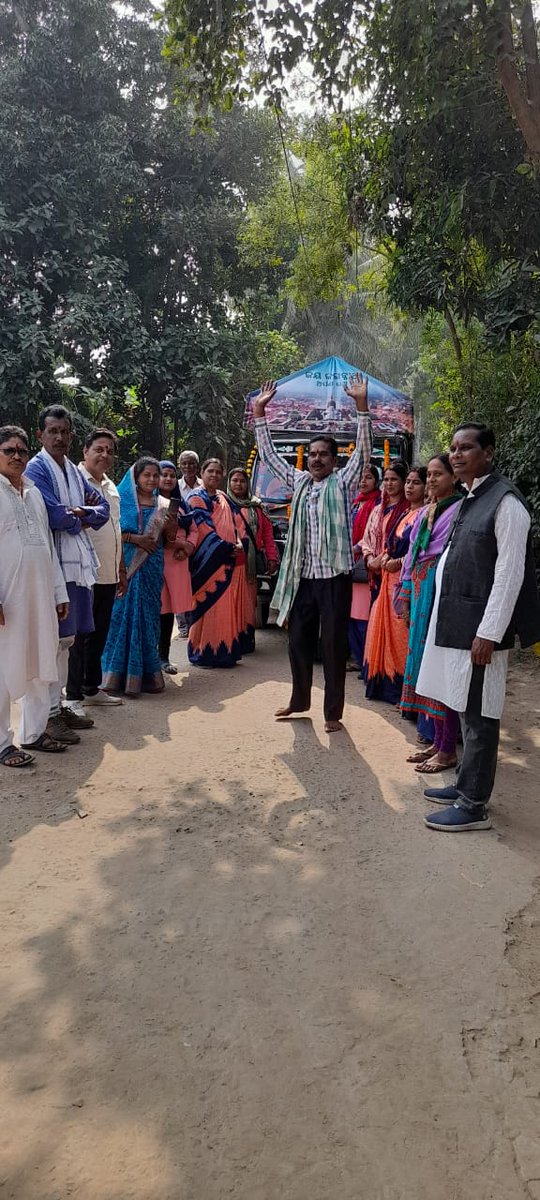 PS_Kendrapara's tweet photo. Shree Mandir Parikrama Prakalp rathas are marching in different GPs under Kendrapara Sadar Panchayat Samiti and collecting the devotional offerings from villagers. https://t.co/JlICn4Zs1k