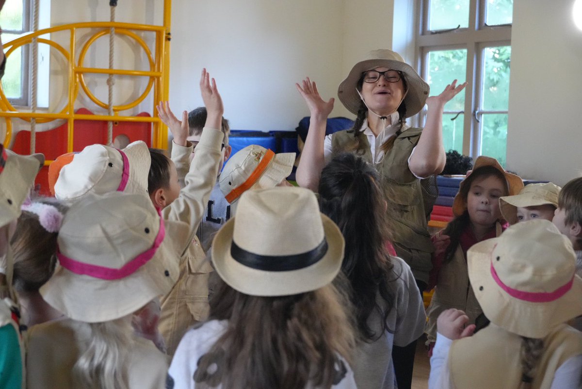 Year 1 have become intrepid explorers for the day, taking part in a drama workshop with @thedrama_hut. #BromsYr1 #SchoolTopic