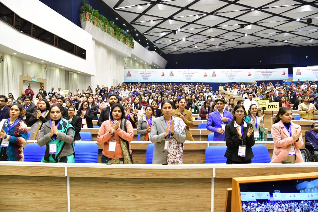 LtGovDelhi's tweet photo. With issuance of letters of appointment for permanent Govt jobs in Delhi Govt &amp; Civic to 398 deserving candidates today, the number reached about 22,000 during the last year and half. https://t.co/qc1BwKXklo