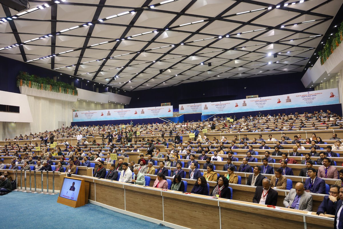 LtGovDelhi's tweet photo. It was humbling to hand over appointment letters to over 149 dependents on compassionate ground simultaneously- a record in itself, recruited after strictly following a transparent &amp; hassle free process. 
Another 22,000 vacancies are expected to be filled in the next one year. https://t.co/TgBP6fIk0P