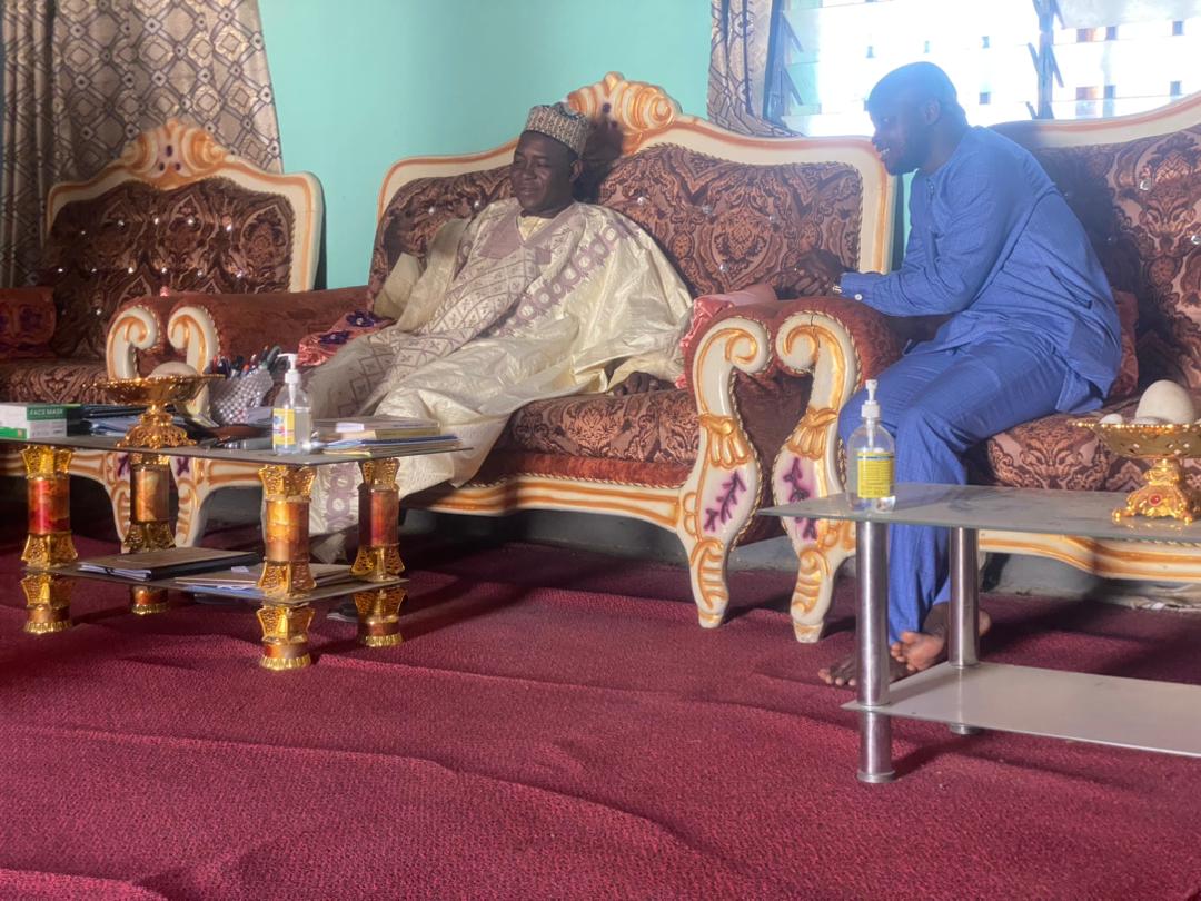 achaleke1's tweet photo. It was a pleasure to conclude my trip to the Far North region with an advocacy visit to the #Lamido of Mokolo as part of the @UN #PBF #PRONEC project funded by @UNFPACameroon. The Lamido & I reflected on the need for inter-generational dialogue & the role of traditional & religious authorities. He was keen on youth-led processes and applauded the efforts we are making to put young people at the center of peacebuilding. @tappingdiotima @DrJustinKoffi