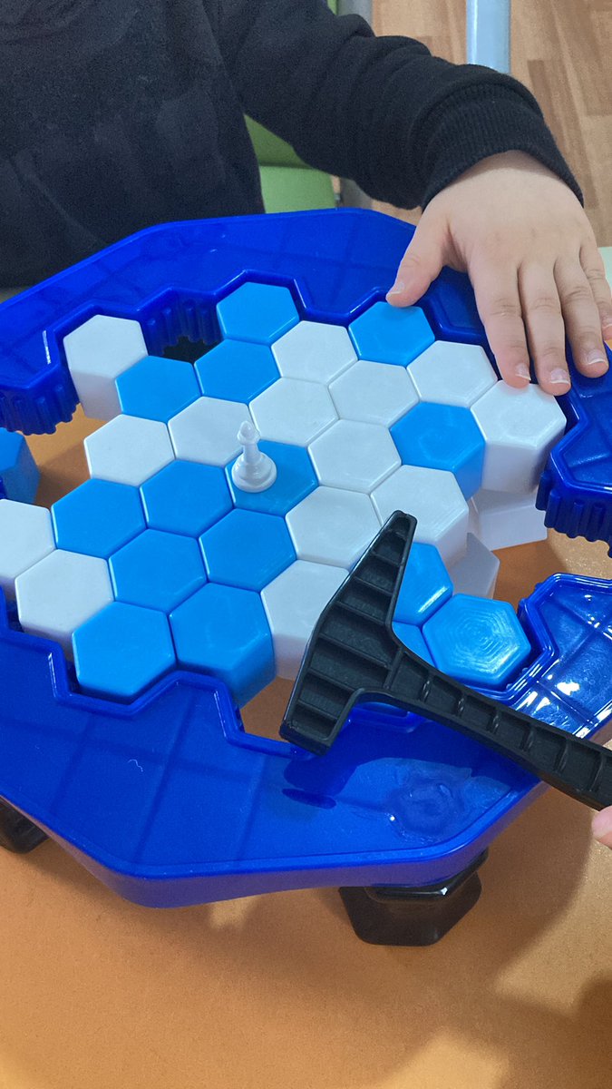 Kimin kazanacağı çok belli olsa da bu oyun güzel oyun.