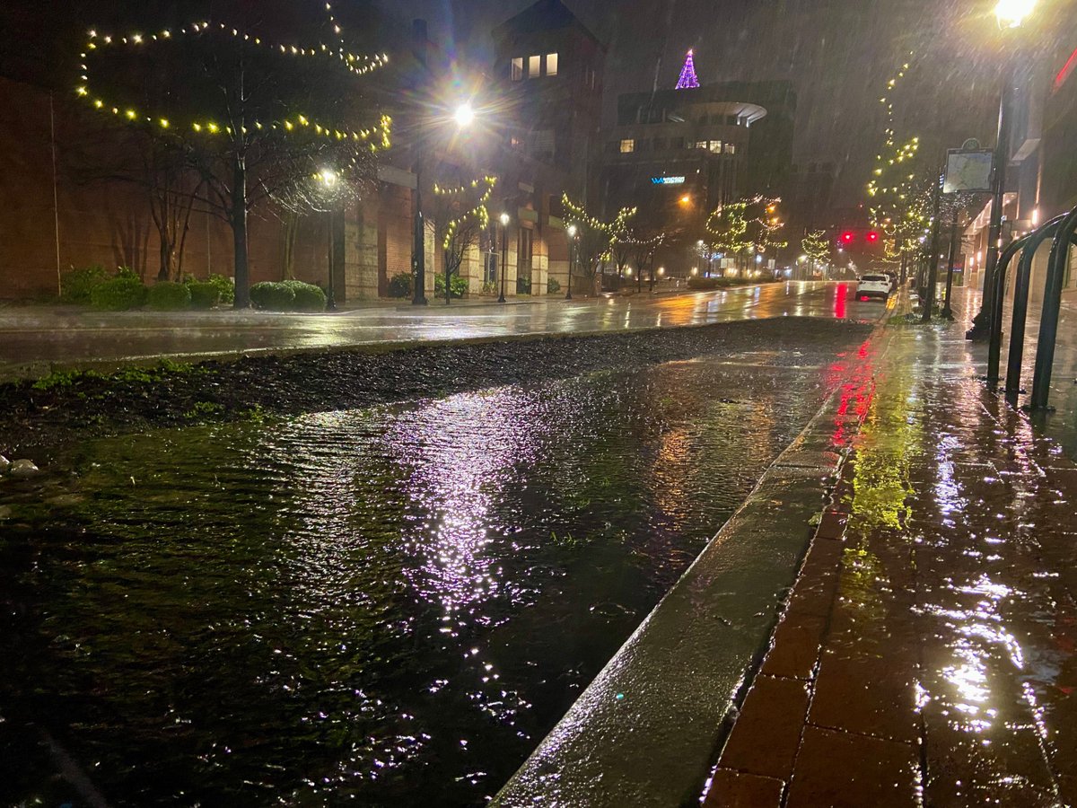 fredontv's tweet photo. So, you want to work in TV news? @tffarmerWSPA7 @CScarpelliTV are there for this morning’s heavy rain, gusty winds and strong storms. @WSPA7 #LiveTeamCoverage 💧🌩️💨 https://t.co/yLVNe8JXFW