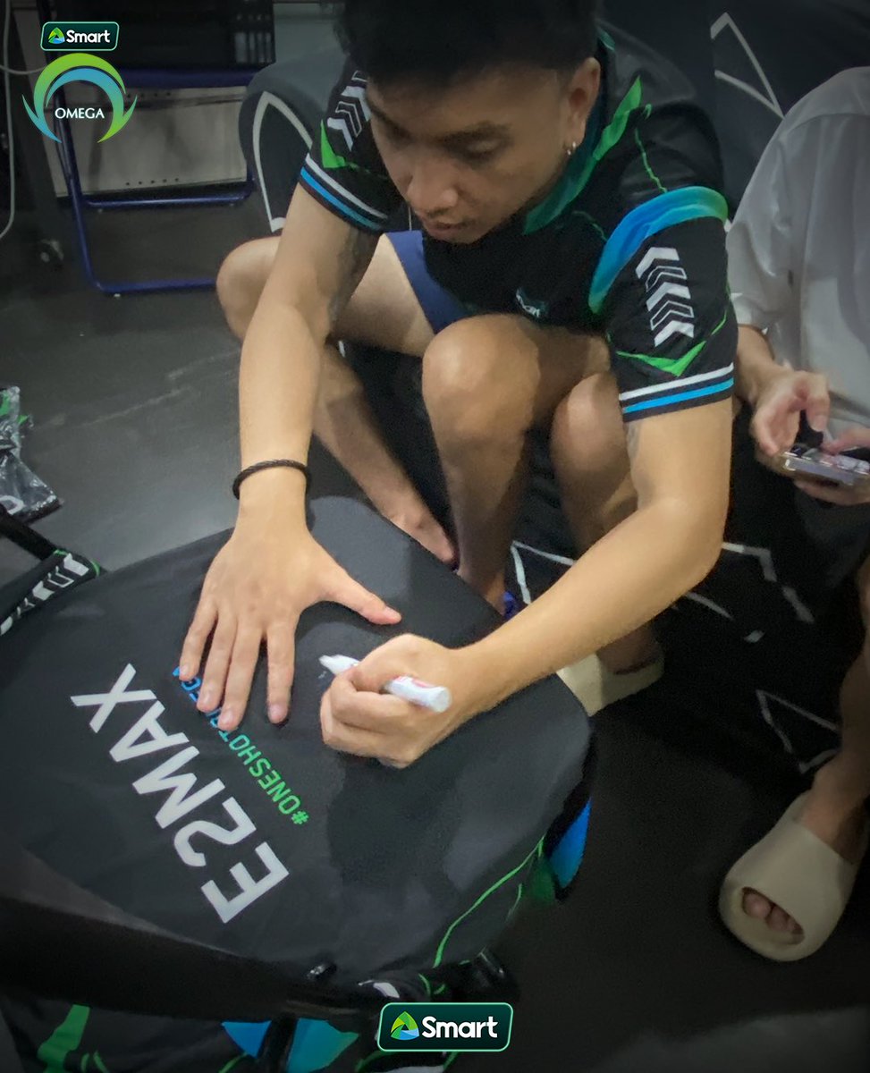 OmegaEsportsPH's tweet photo. Mas maganda ng i-flex ang Smart Omega Merch dahil sinamahan natin βto ng signature nila E2MAX, Ribo, at Ch4knu. π₯°
Purchase your own Smart Omega Merch, ka-barangay!
#OneShotOmega #PowerOfSmart #LiveMoreToday #OMGMLBB #SmartOMG https://t.co/Oh2UWttAip