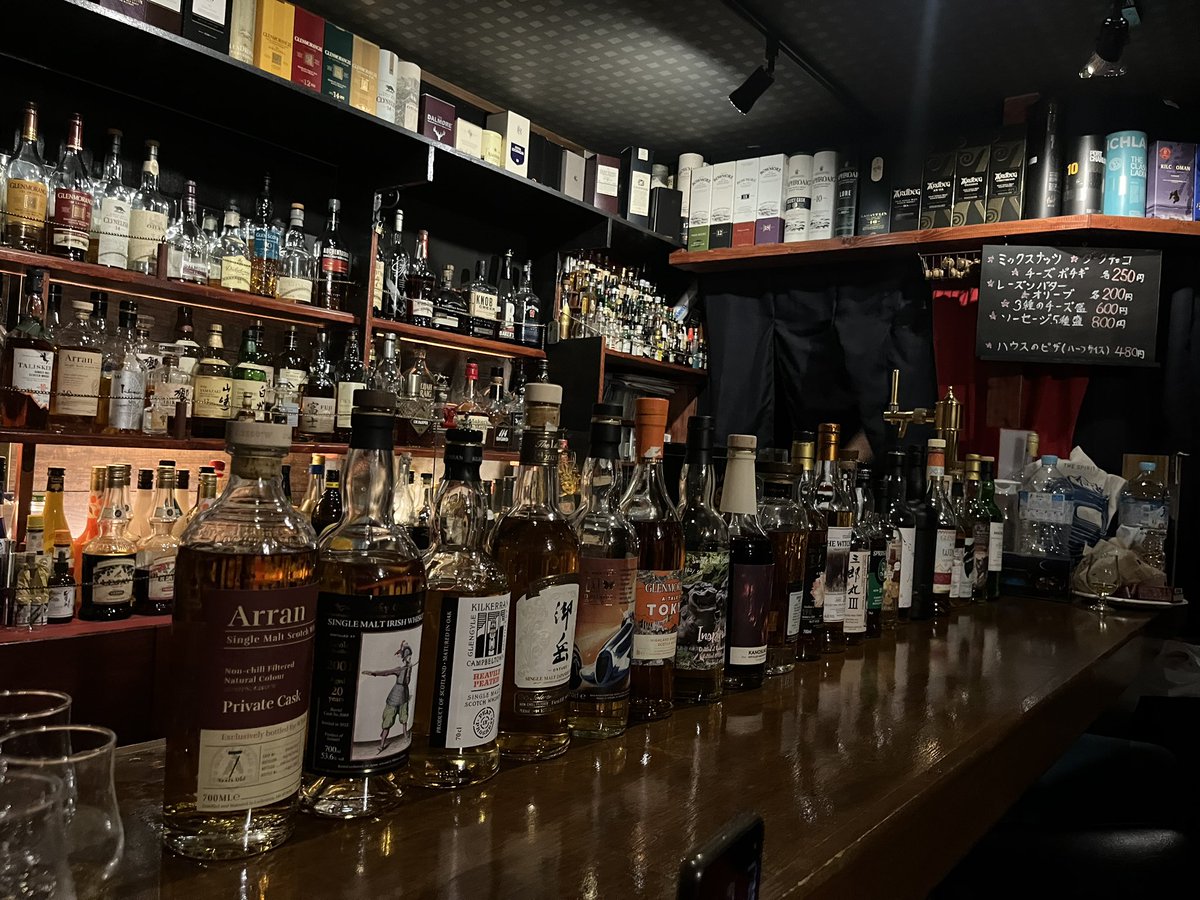 sakenosmile_oki's tweet photo. 先日の持ち寄り会
Tasting room #BARHOUSE
酒のスマイル関連協力BARのハウス様で
お客様と持ち寄り会を開催💐
改めてウイスキーの素晴らしいさを体型。
沖縄のウイスキーの輪もどんどん広がって行くととても助かります。笑 https://t.co/Jl1kTtBjvH