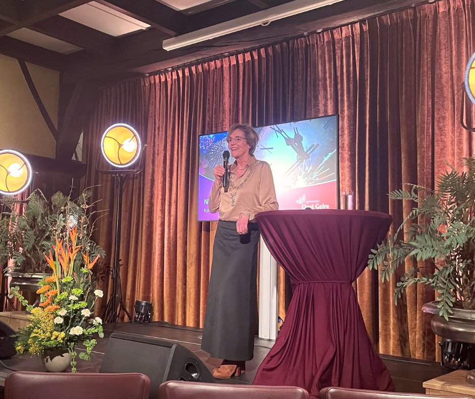 Tijdens de nieuwjaarsreceptie sprak burgemeester Annette Bronsvoort gisteravond de aanwezigen toe. Ze keek terug op het afgelopen jaar, sprak haar dank uit aan personen, deelde haar zorgen én haar wensen voor alle inwoners.

👉  Lees haar toespraak via oostgelre.nl/nieuwjaarstoes….