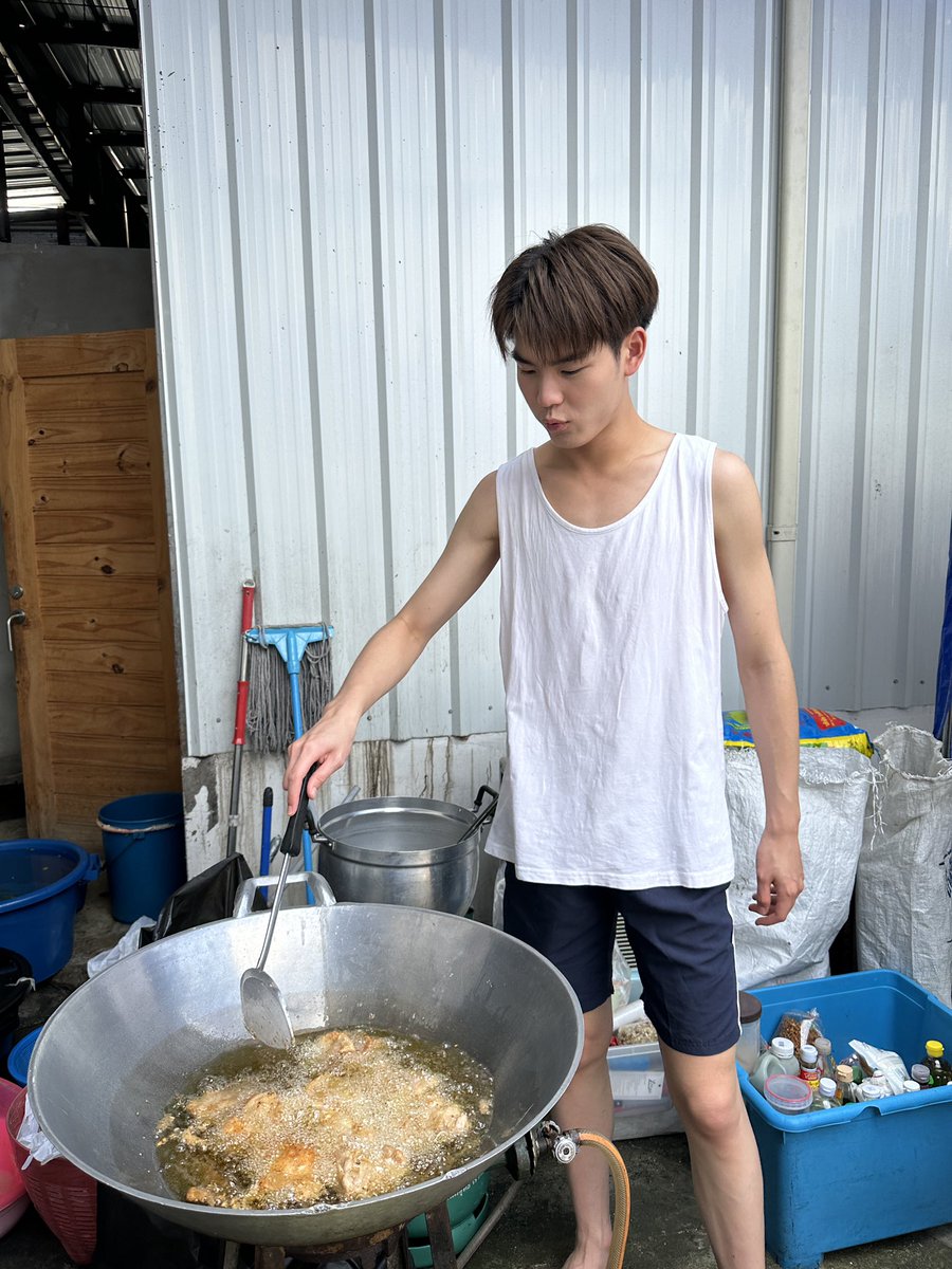 PKrittanun's tweet photo. รับไก่ทอดร้อนๆมั้ยฮะะ🍗 https://t.co/1SlsgzMhRq
